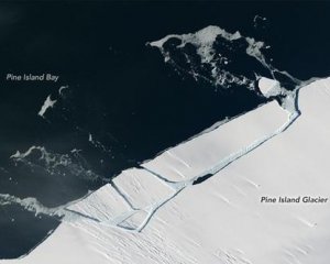 В Антарктиде откололся айсберг размером с город