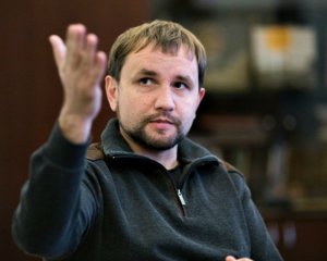 В'ятрович обіцяє компроміс у скасуванні радянських свят