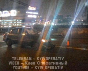 Девушка попала под колеса авто