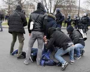 У протестах в Парижі поліція затримала десятки студентів