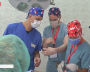 Канадські хірурги-волонтери прооперують бійців АТО