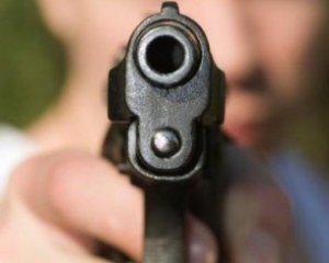 Подросток выстрелил в глаз ровеснику найденным пистолетом