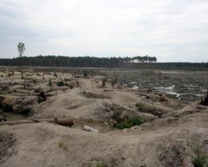 Копачі бурштину пошкодили залізничну колію