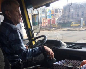 &quot;Порошенко свое удостоверение показывай&quot; - водитель отказался бесплатно везти бойца АТО