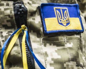 На Донбасі загинув військовий, двох поранили