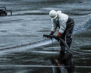 Винайшли губку, яка вбирає величезні розливи нафти