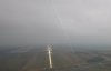 Зрелищная посадка Ан-225 "Мрия" сквозь облака и густой туман