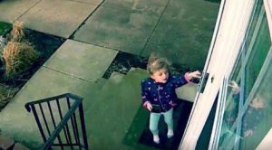 4-летнюю девочку унесло ветром на пороге дома