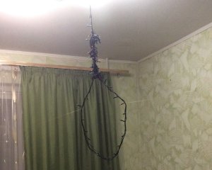 Другокласницю у зашморгу знайшла мати