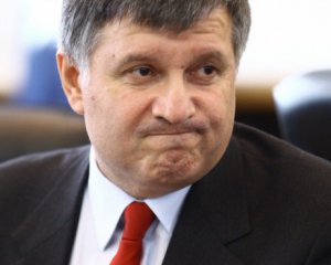 Ніяких розбитих голів: Аваков прокоментував стан затриманих блокувальників Донбасу