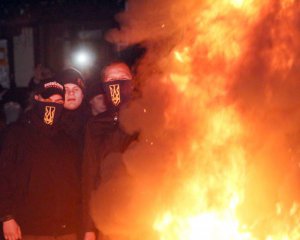 Прихильники блокади Донбасу запалили шини під СБУ