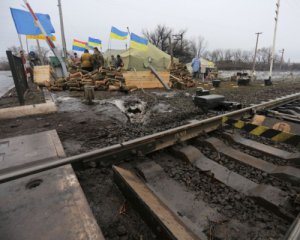 Аваков разрешил везти в ДНР колбасу