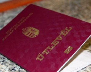 Президентські зміни про громадянство найбільше вдарять по жителях Закарпаття і Буковини