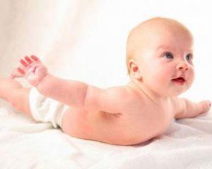 Мережу підкорили немовлята, які повторюють рухи дорослих
