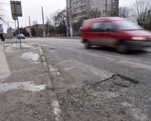 У розвалені дороги "вбухають" ще 35 млрд грн