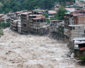 Мощное наводнение убило более 70 человек