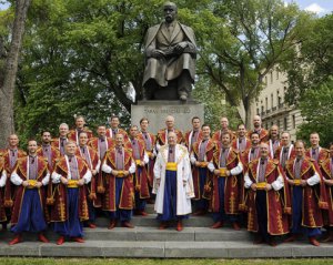 Украинский мужской хор заставил канадцев плакать