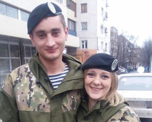 Сержант і матрос зіграли весілля на передовій