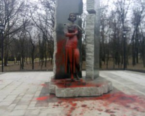 За пам&#039;ятником Олені Телізі встановлять відеонагляд