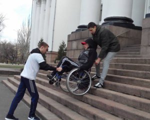 Театрам і музеям дають півтора року на облаштування умов для інвалідів