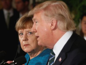 Меркель нашла Трампа в журнале Playboy