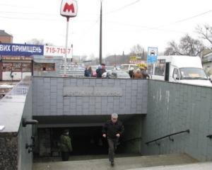 В переходе метро мужчина стрелял в прохожего