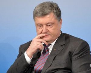 Або Порошенко тримає за дурнів нас, або його команда його ж самого - Балога