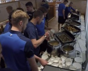 Курица — не птица, а еда: чем кормят сборную Украины