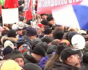 Провокации силовиков и задержания людей - в России начались массовые протесты
