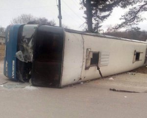 Перекинувся автобус з паломниками, 10 травмованих