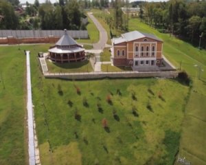 4 тисячі гектарів під резиденцію Медведєва орендували за 20 грн на рік