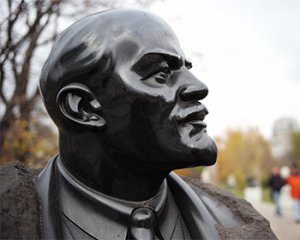 Памятник Ленину продали за 250 тыс. грн