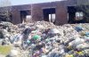 Под Киевом высыпали пять грузовиков львовского мусора