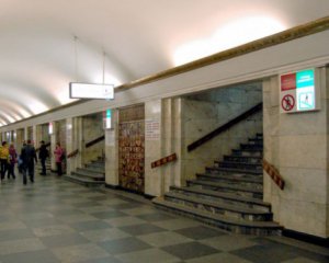 Станцию метро Крещатик перекрыли на вход и выход. Ищут взрывчатку