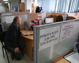 В апреле увеличат помощь по безработице