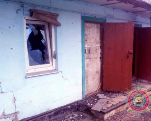 Боевики обстреливали Красногоровку всю ночь: повредили 7 домов