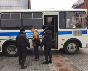 У Москві продовжують затримувати протестувальників