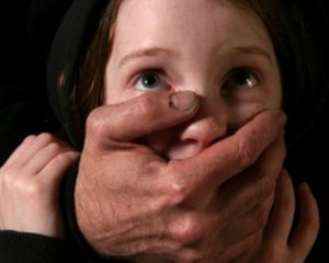 9-летнего ребенка изнасиловал родной папа