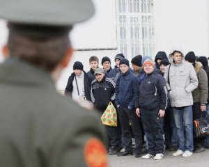 МЗС вимагає скасувати призов у Криму