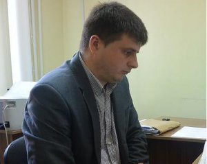 Підозрюваний у розстрілі батька та мачухи прокурор здався колегам