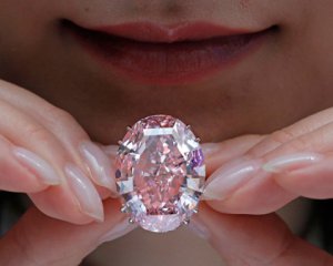 Найбільший у світі гранований діамант продали за рекордну суму