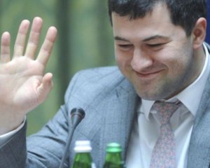 Детективи бідкаються, що не можуть витягнути з Насірова свідчення