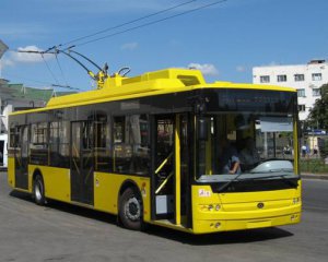 Пасажир тролейбуса посварився з водієм за російський шансон