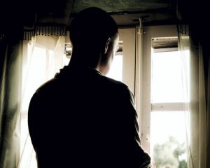 Мати два роки не випускала з дому сина-підлітка