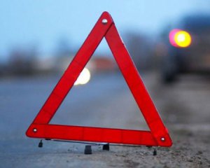 З'явилося відео, як водій легковика збив пішохода і втік