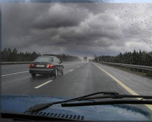 Дождливое скольжение: ДТП на мокрой дороге