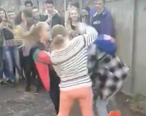 Стінка на стінку: підлітки змагаються за найбільш видовищне відео бійки
