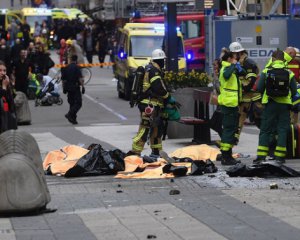 Оприлюднили відео наїзду вантажівки на людей у Стокгольмі