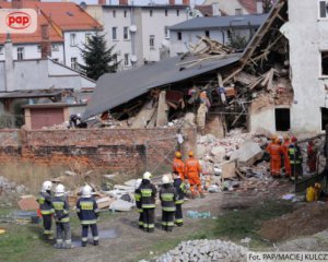 Появилось видео с места обвала жилого дома в Польше