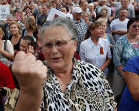 Насильство і жорстокі бійки: на Донеччині люди мітингують проти ДНРівців